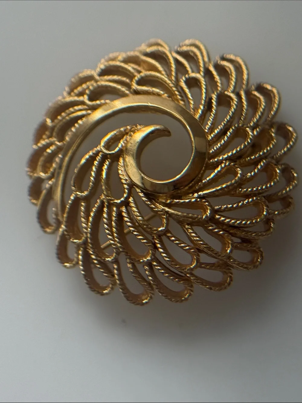 Crown Trifari Elegant Gold Spiral Filigree Brooch